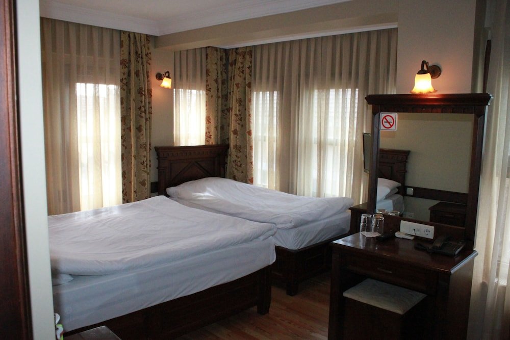 Hotel Sultan Hill Room Type - Standard Triple Room, City View