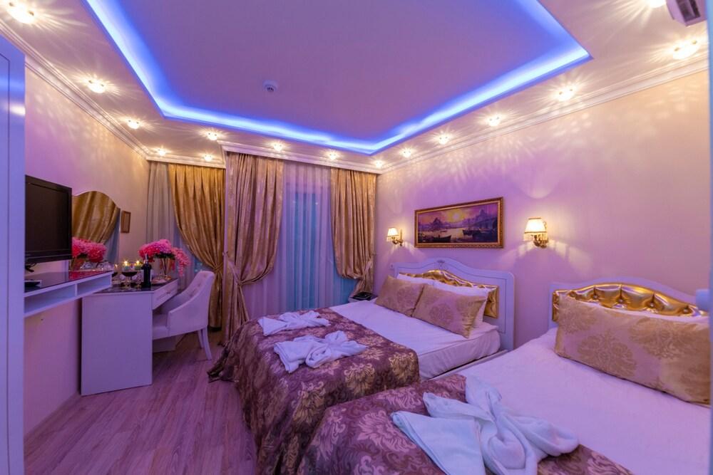 Charm Hotel Room Type - Triple Room