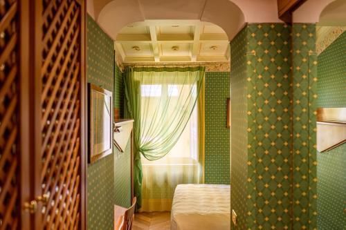 Hotel Sant' Anna - Tap to explore photos