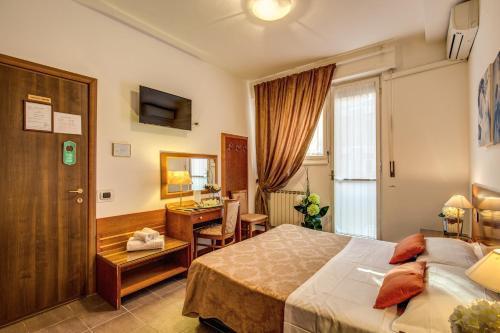 Trastevere Rooms - Tap to explore photos