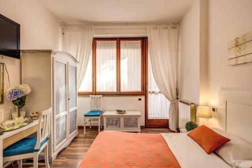 Trastevere Rooms - Tap to explore photos