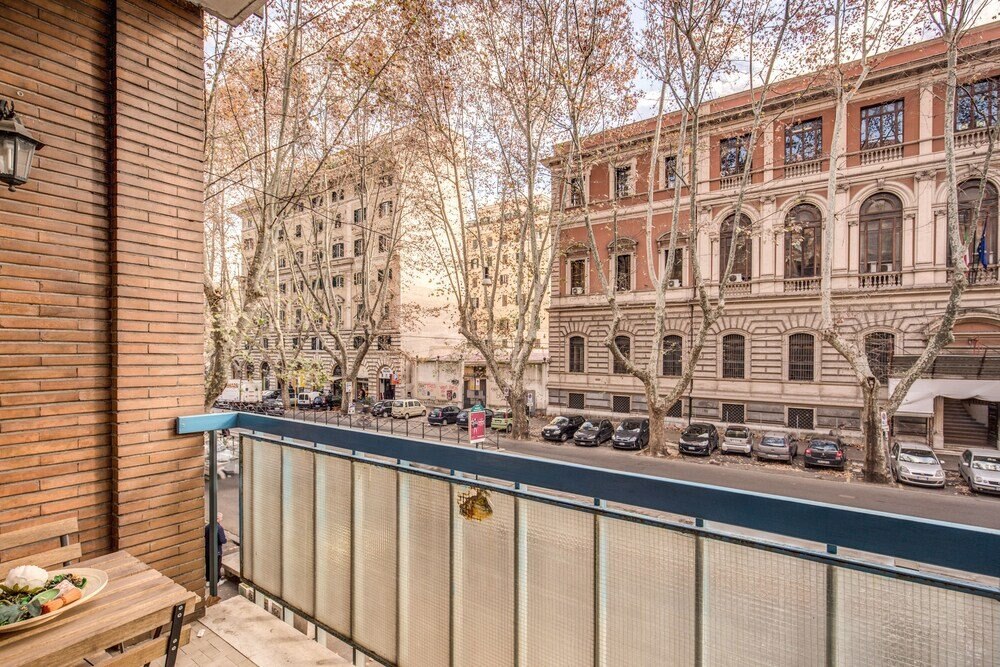Trastevere Rooms - Tap to explore photos
