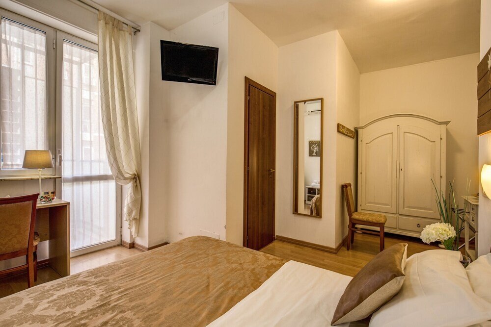 Trastevere Rooms - Tap to explore photos