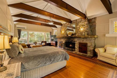 Arnica Views Room Type - Manor King Suite
