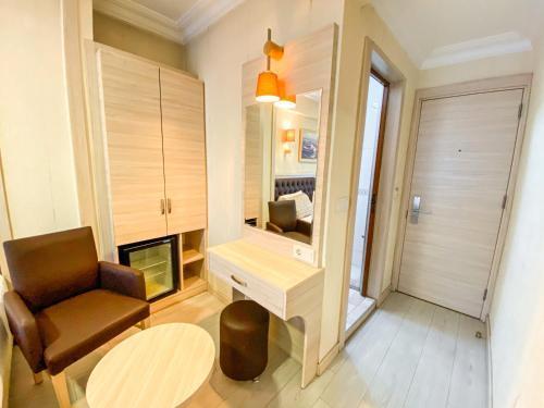Mekke Hotel Istanbul - Tap to explore photos