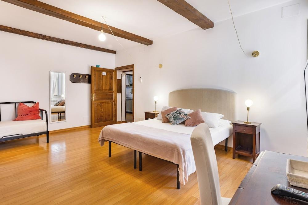 Torripa Collection - Domus Cecilia - Trastevere Room Type - Senior Suite, 1 Queen Bed, City View (Quintuple)