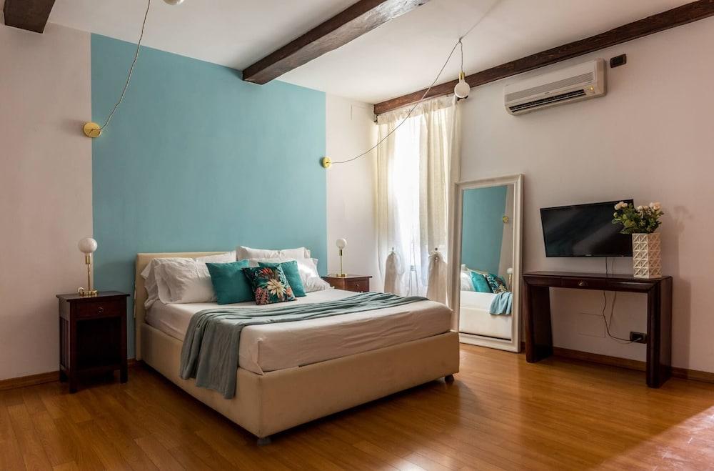 Torripa Group - Trastevere Room Type - Senior Suite, 1 Queen Bed, City View (Quintuple)