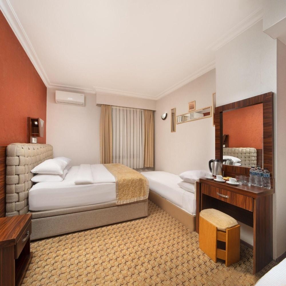 Elan Hotel Room Type - Basic Triple Room