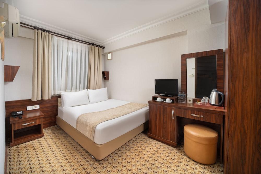 Elan Hotel Room Type - Economy Double or Twin Room, 1 Double or 2 Twin Beds, Accessible