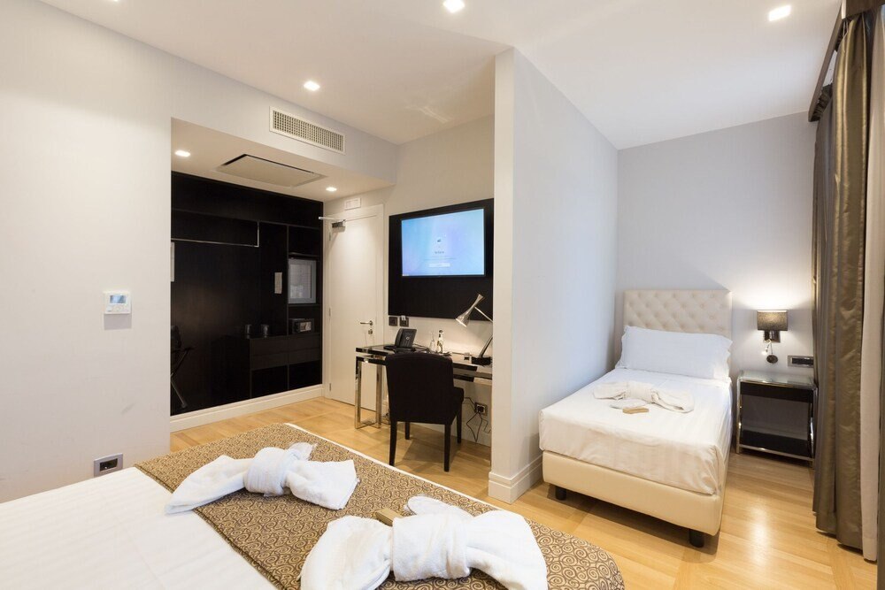 Floris Hotel Room Type - Deluxe Triple Room Floris Hotel Room Type - Deluxe Triple Room
