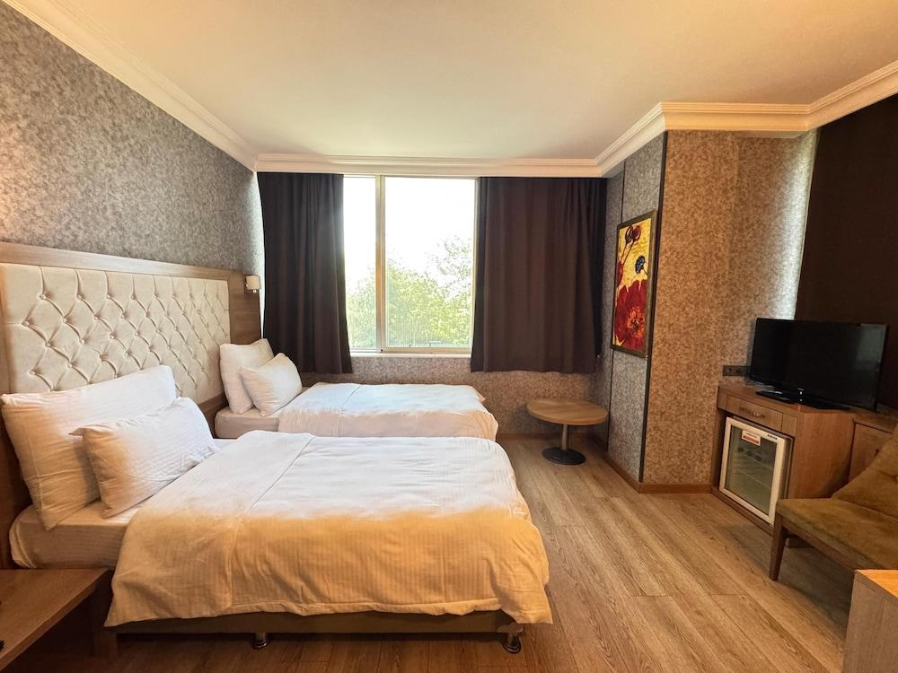 Lounge Boutique Hotel Room Type - Deluxe Twin Room