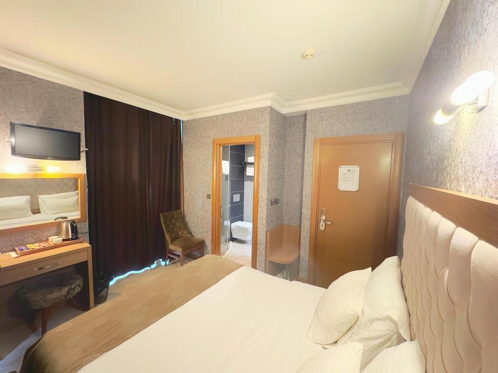 Lounge Boutique Hotel Room Type - Economy Double Room