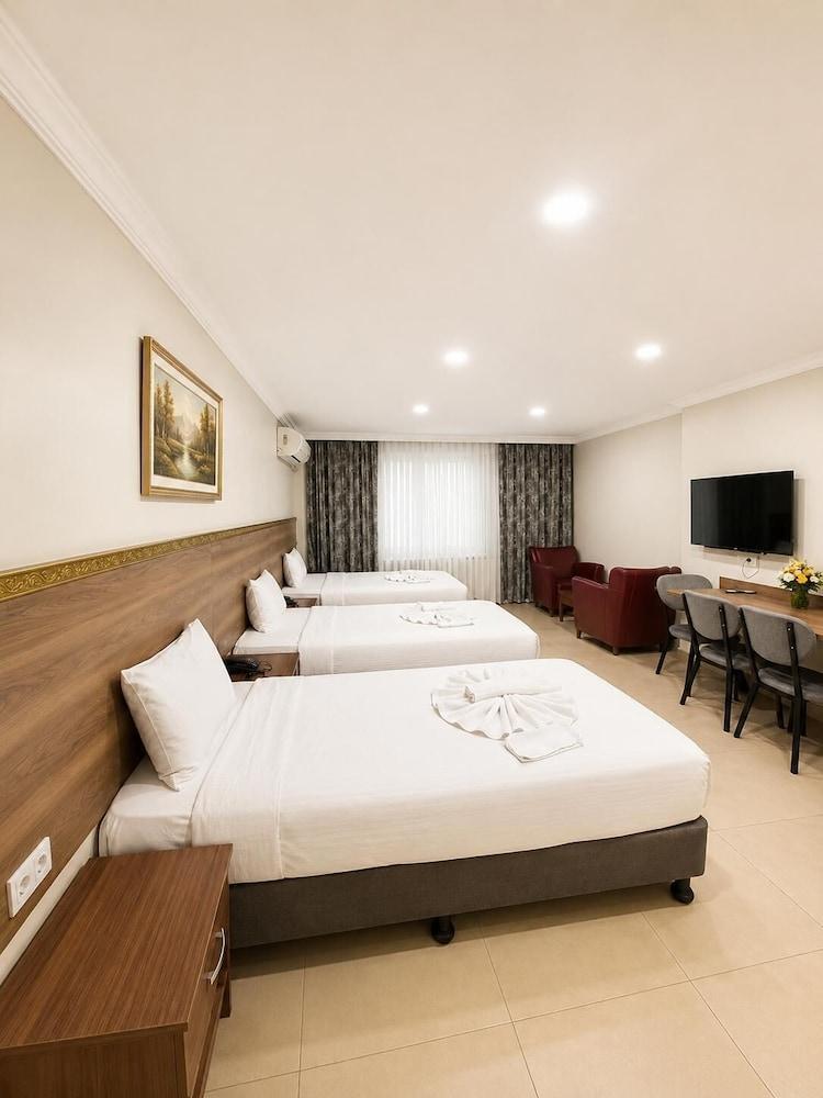 Hotel Real Life Room Type - Quadruple Room