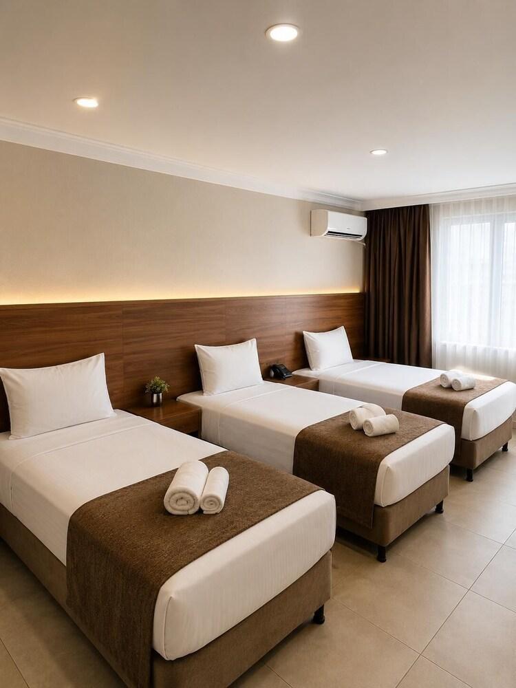 Hotel Real Life Room Type - Triple Room