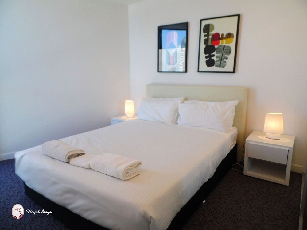 Royal Stays Apartments Docklands - Tap to explore photos