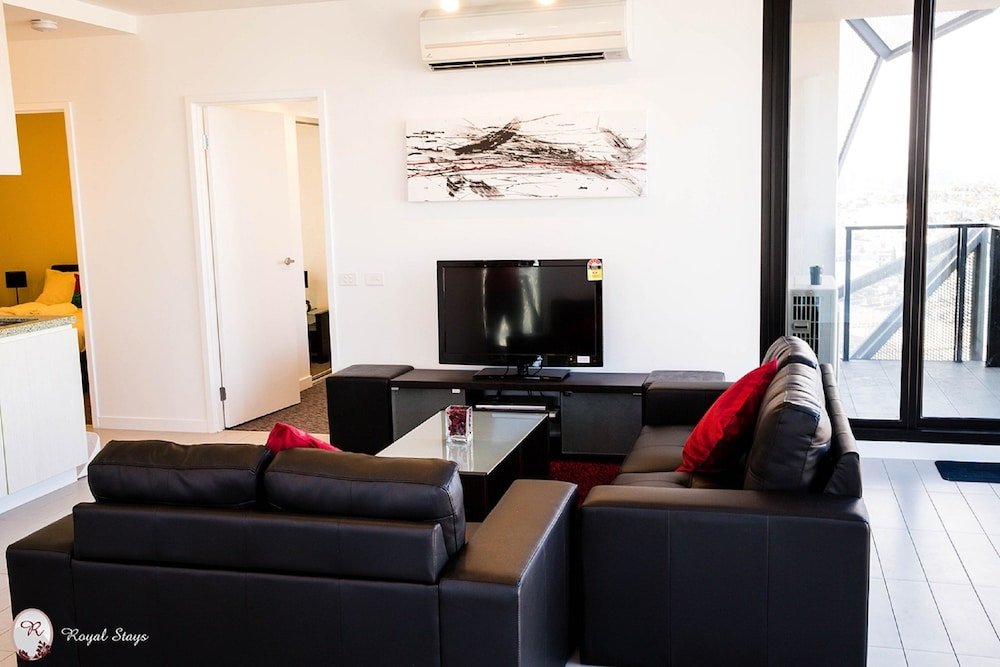 Royal Stays Apartments Docklands - Tap to explore photos