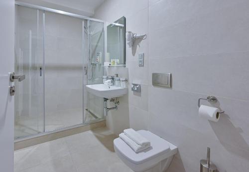 Hotel Prague Star Room Type - Deluxe King Room