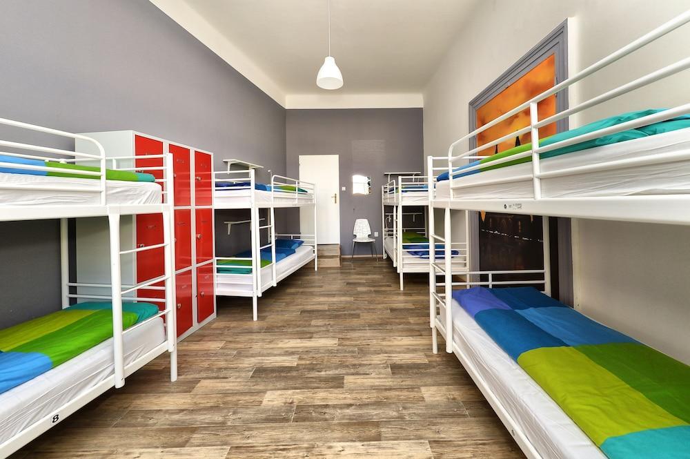 Onefam Home Room Type - Bed in Shared Mixed Dormitory for 8 People with Shared Bathroom