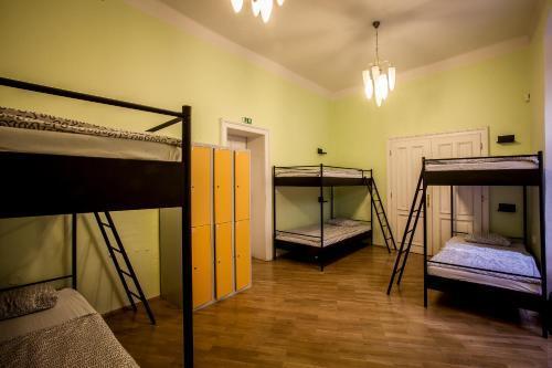 Ahoy! Hostel Room Type - Bed in 6-Bed Mixed Dormitory Room