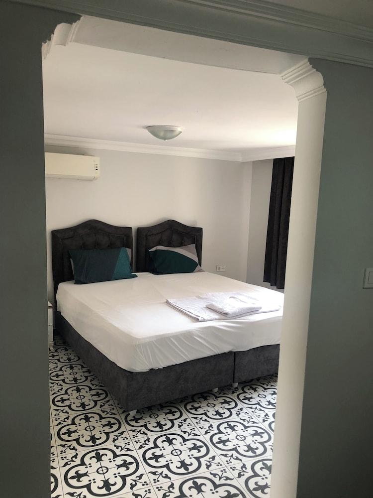 Reydel Hotel Room Type - Grand Quadruple Room, 2 Bedrooms, Connecting Rooms