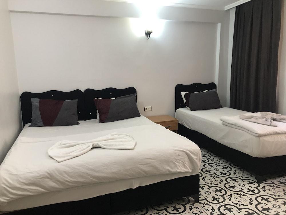 Reydel Hotel Room Type - Standard Triple Room