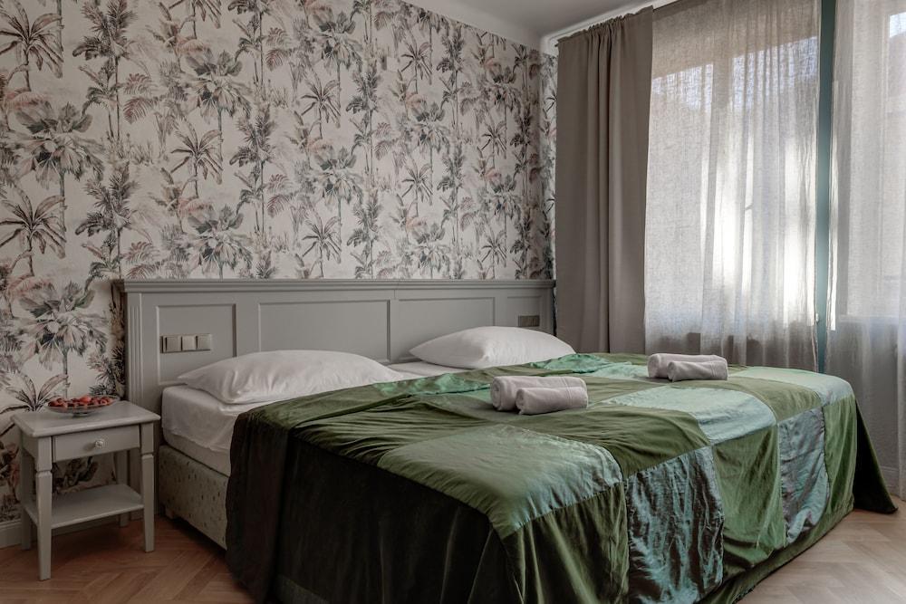 Louren - The Bridge Inn Room Type - Standard Triple Room Louren - The Bridge Inn Room Type - Standard Triple Room