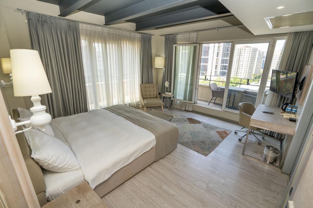 The Gate Ataşehir Finance Centre Room Type - Deluxe Double Room with Balcony