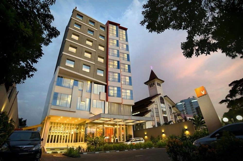 V Hotel Tebet, Jakarta - Tap to explore photos
