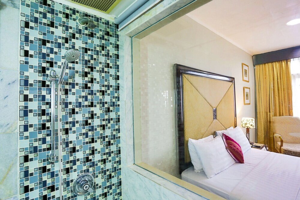 Johns Pardede International Hotel - Tap to explore photos