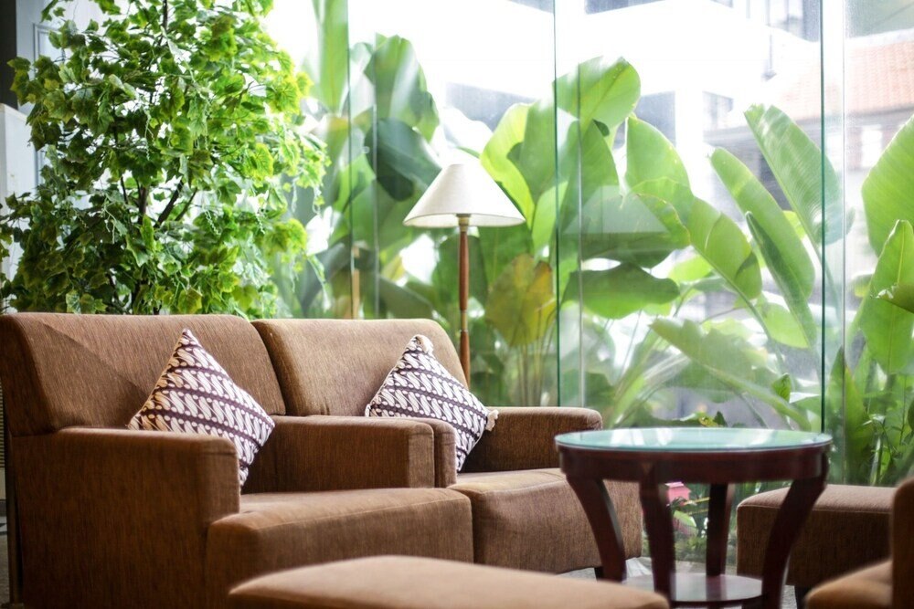 Johns Pardede International Hotel - Tap to explore photos