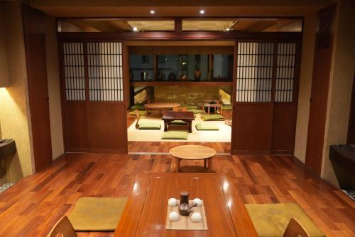 Guest House Tokyo Samurai - Tap to explore photos