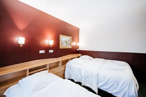 Hotel De La Poste Room Type - Standard Triple Room