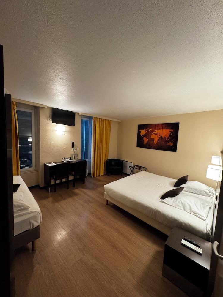 Hôtel Au Petit Caporal Room Type - Triple Room