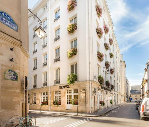 Hôtel Jeanne d'Arc Le Marais - Tap to explore photos