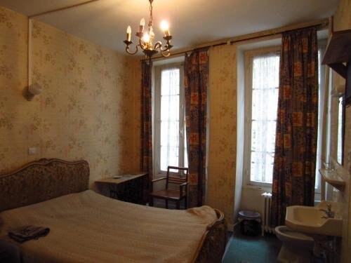 Hotel d'Orléans Paris Gare de l'Est Room Type - Double Room with Shared Toilet