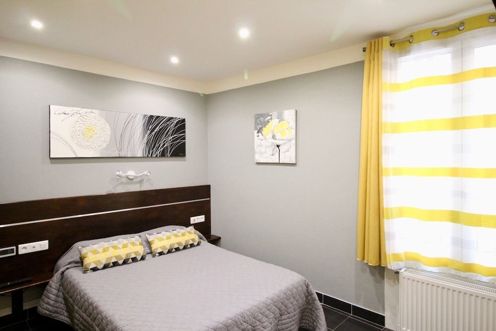 Hôtel des Pyrénées Room Type - Double Room