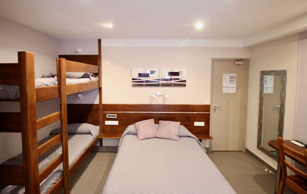 Hôtel des Pyrénées Room Type - Triple Room