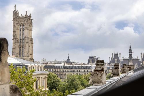 Hotel Korner Chatelet - Tap to explore photos
