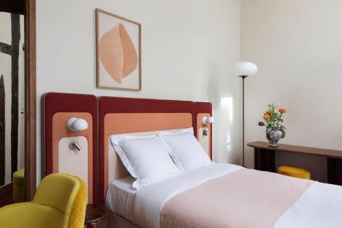 Hotel Saint André des Arts - Tap to explore photos