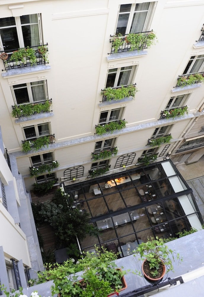 Hotel Bachaumont - Tap to explore photos