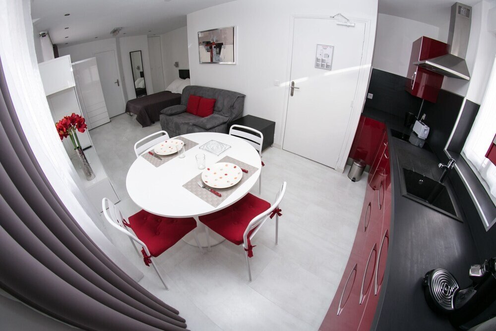 Hôtel de L'Horloge Room Type - studio deluxe supérieur de 1 à 4 personnes avec kitchenette Hôtel de L'Horloge Room Type - studio deluxe supérieur de 1 à 4 personnes avec kitchenette