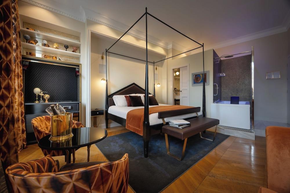 Torre Argentina Relais Room Type - Junior Suite, 1 King Bed, City View