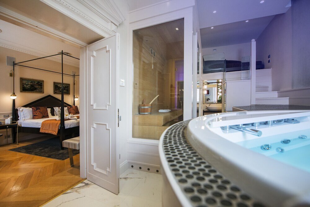 Torre Argentina Relais Room Type - Suite, 1 King Bed