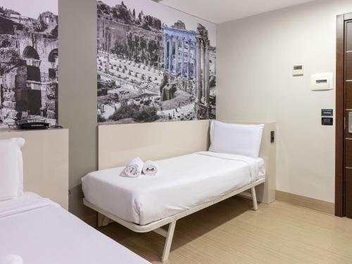 B&B Hotel Roma Trastevere - Tap to explore photos