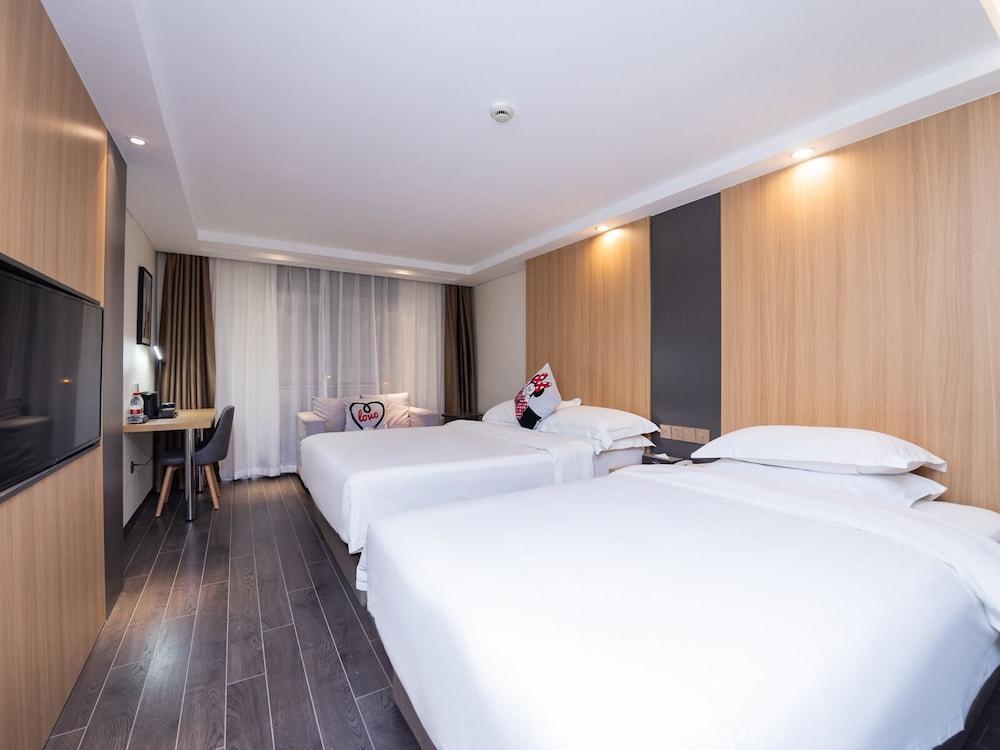 Country Inn & Suites by Radisson Room Type - Senior Triple Room