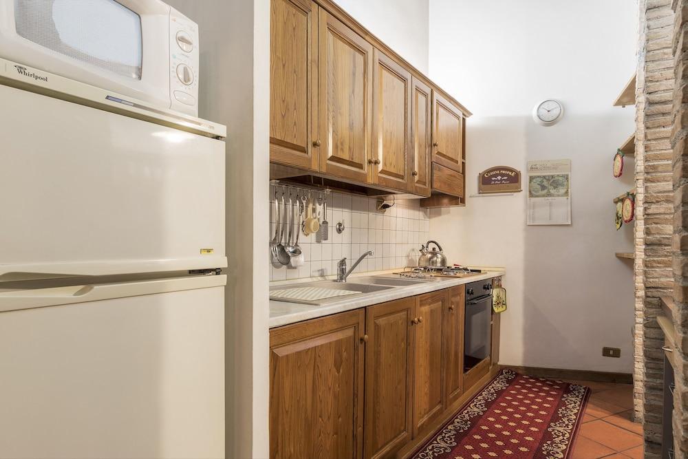 Trastevere Roomy Apartment - Tap to explore photos