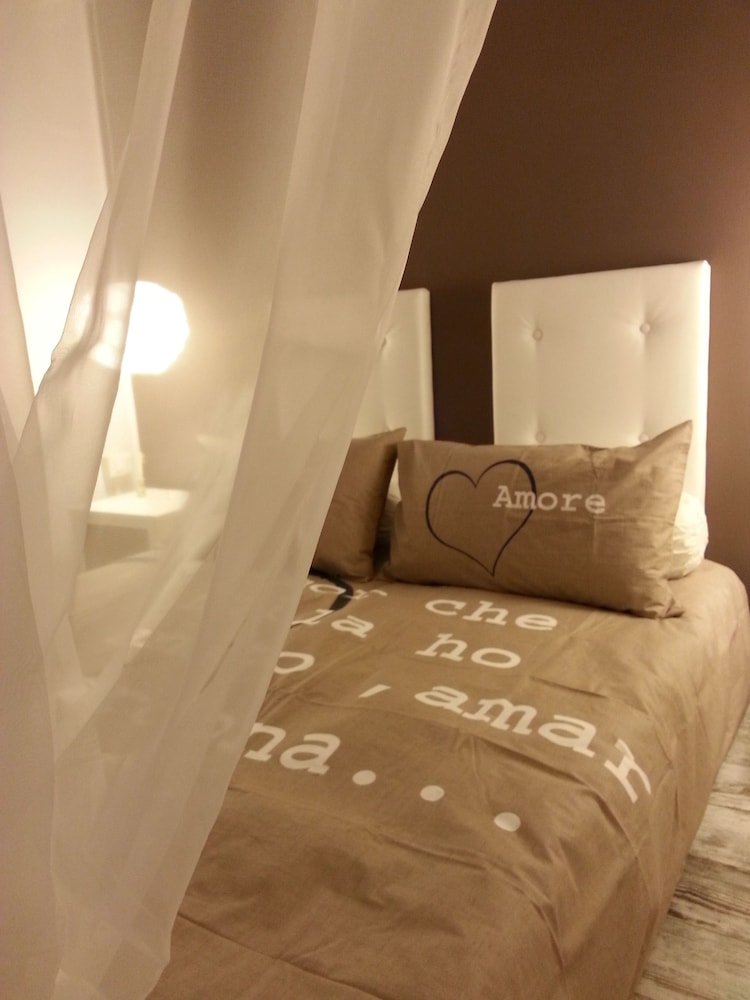 Appia Avenue 639 Room Type - Double Room, 1 Double Bed