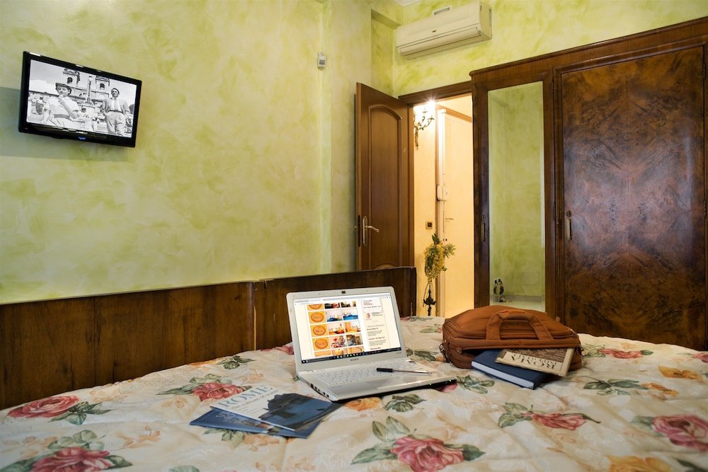 Giornate Romane Room Type - Triple Room with Shared Bathroom