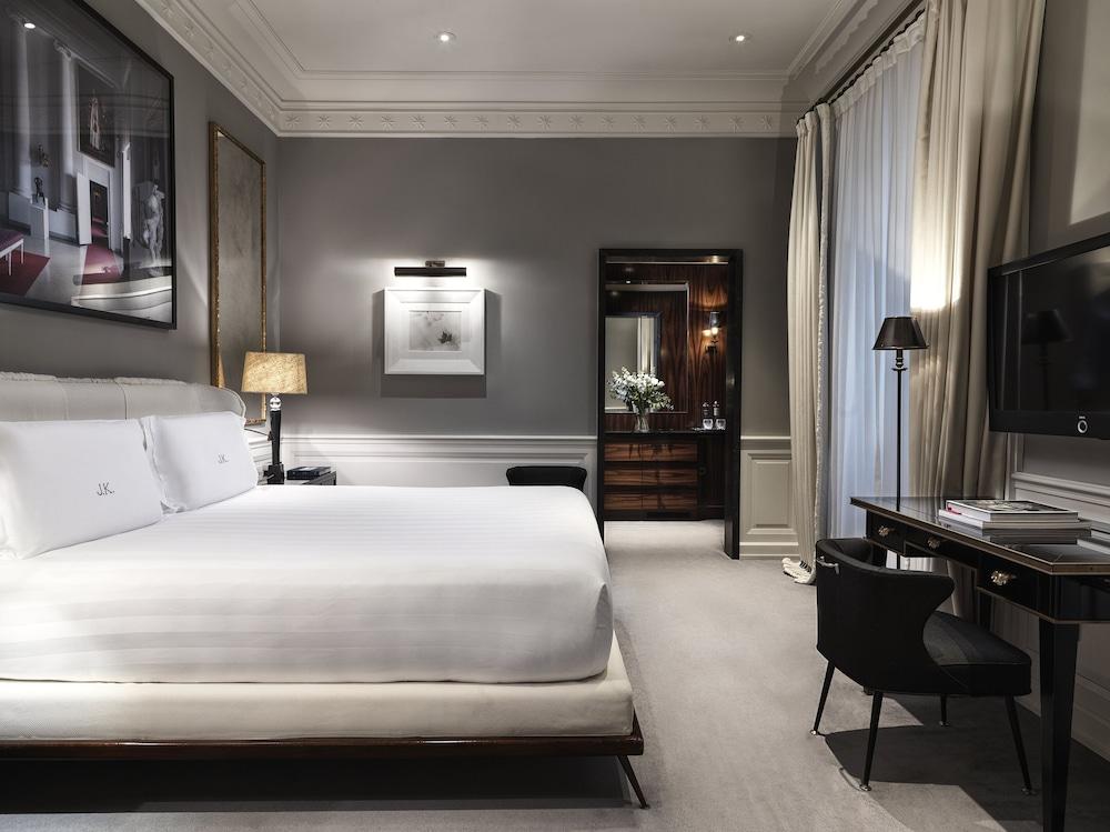J.K. Place Roma Room Type - Deluxe Room (Grand)