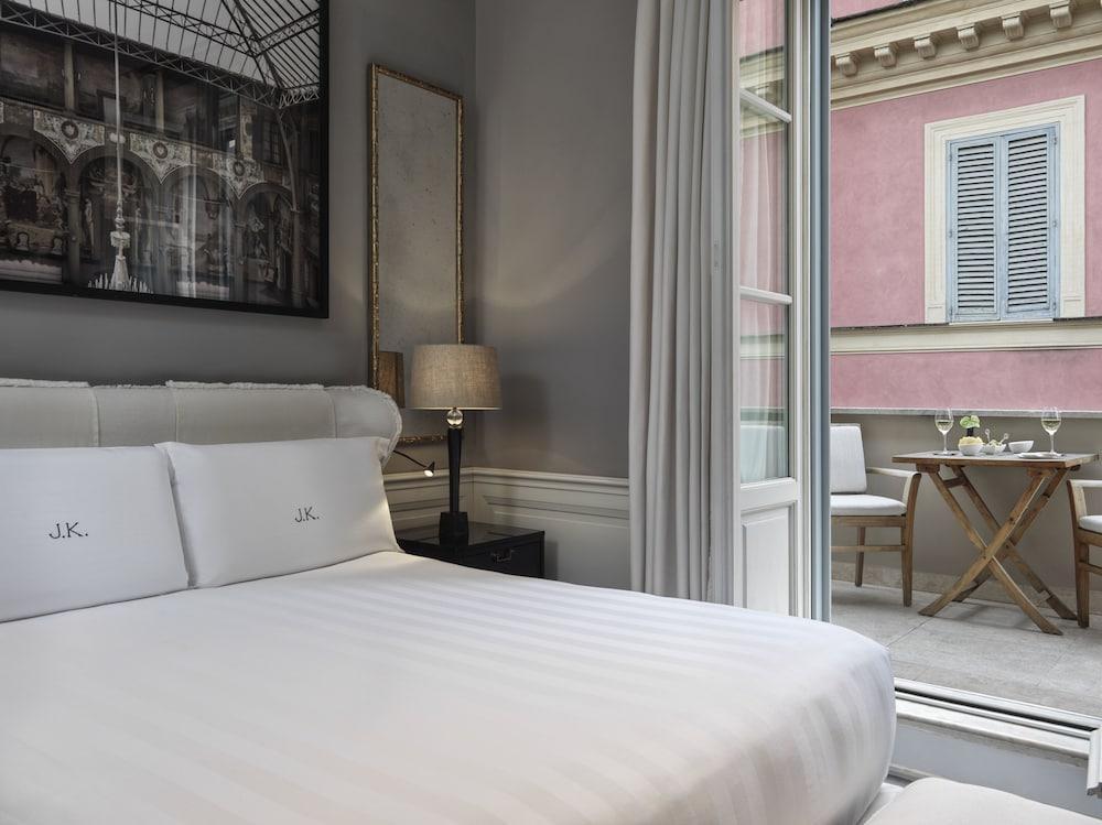 J.K. Place Roma Room Type - Superior Double Room, Balcony
